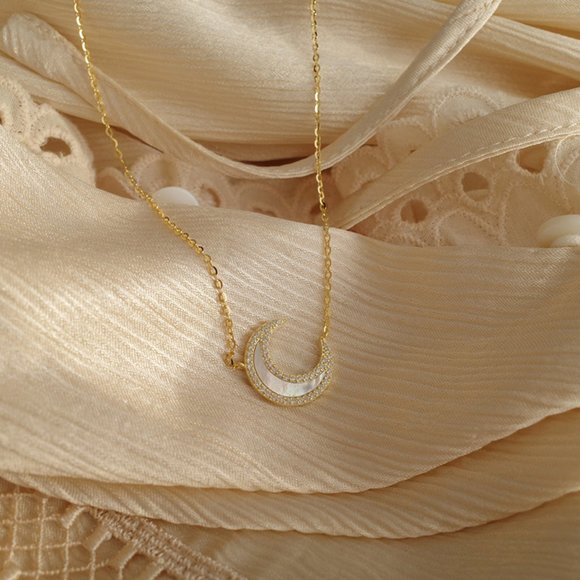 #NEW 925 Sterling Silver Diamond Halo Shell Crescent Moon Necklace - Picture 9 of 10